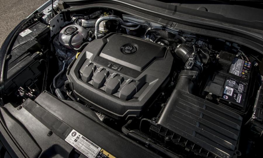 Моторный отсек Skoda Kodiaq 4x4 Sportline 2017 года  (UK) (фото 21 из 40)
